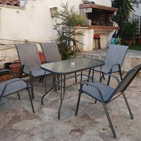 Athina Apartment *